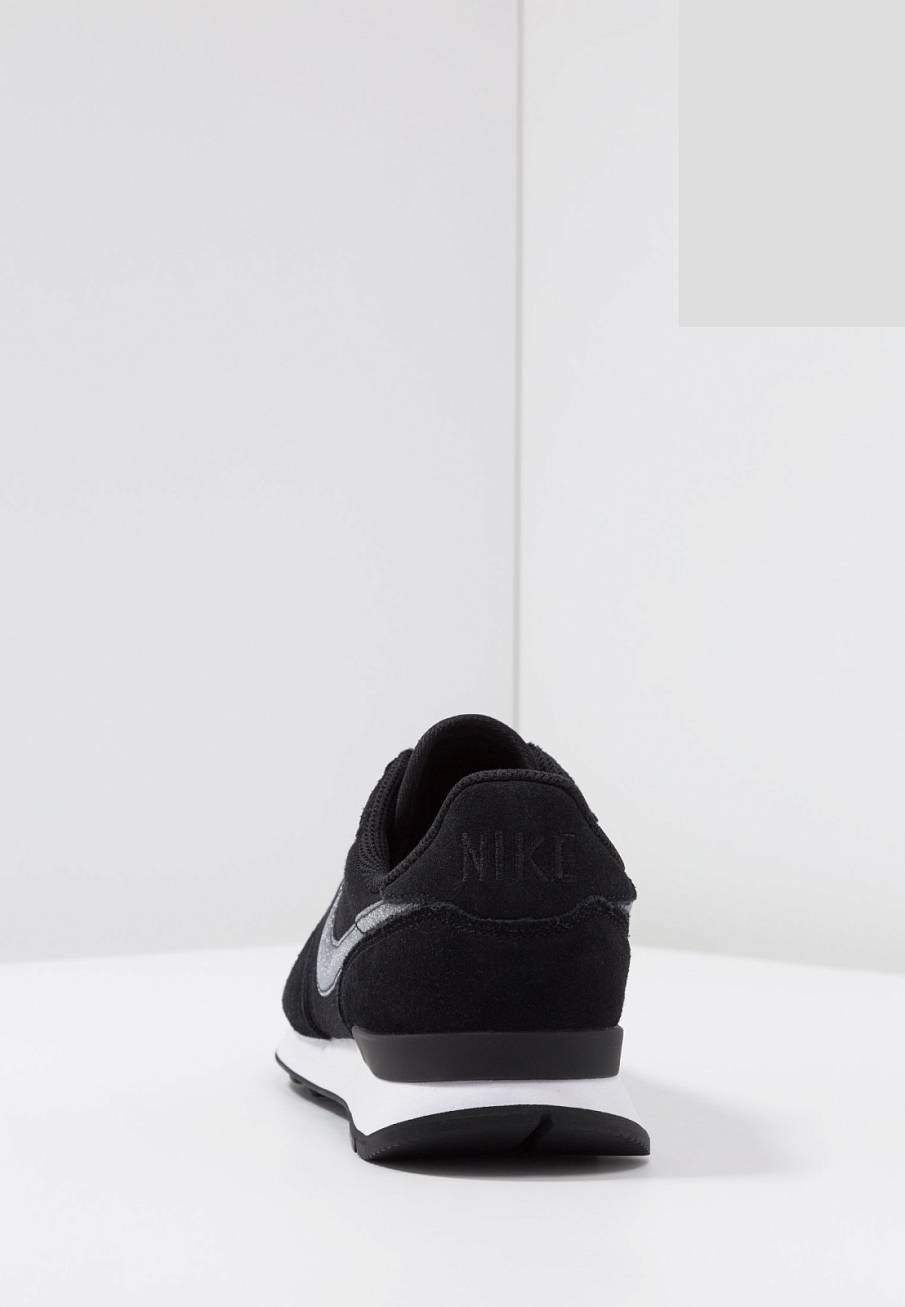 Фото № 5 с приближением к товару «‎Nike Internationalist »