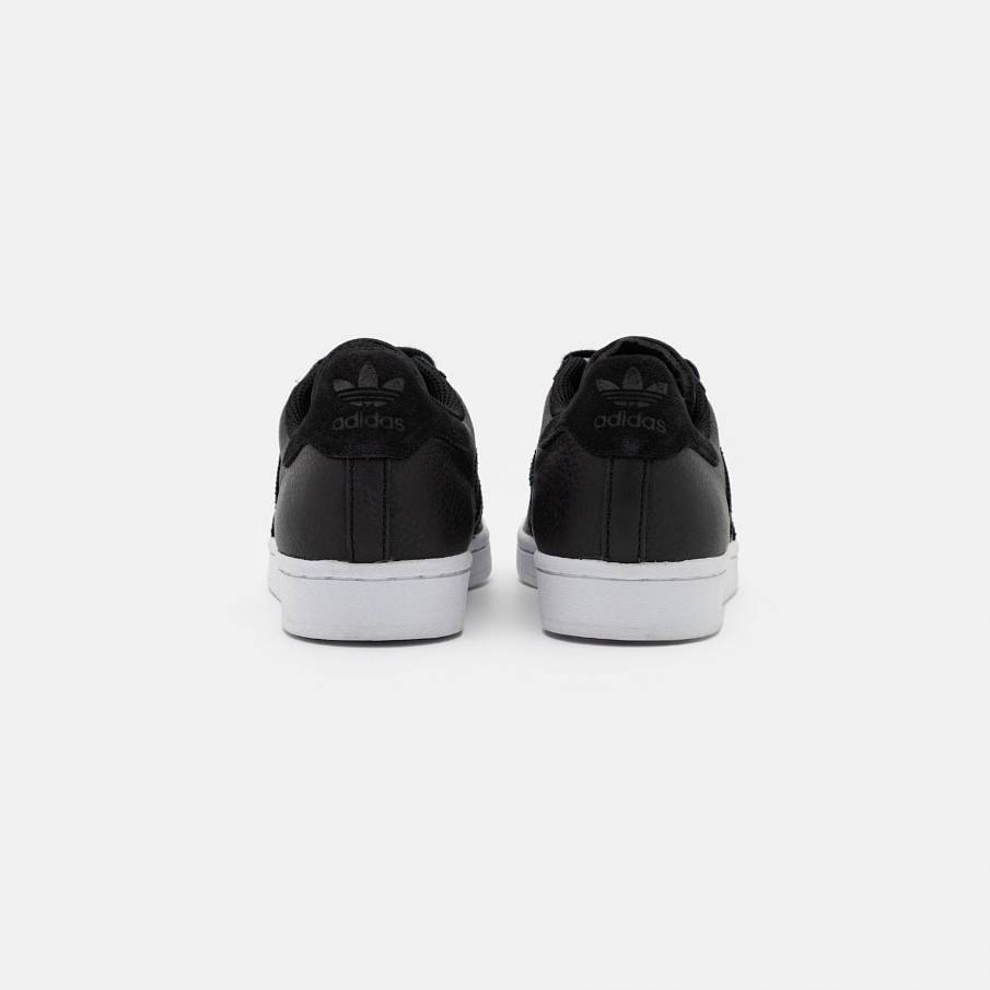 Фото № 4 с приближением к товару «‎Adidas Superstar »
