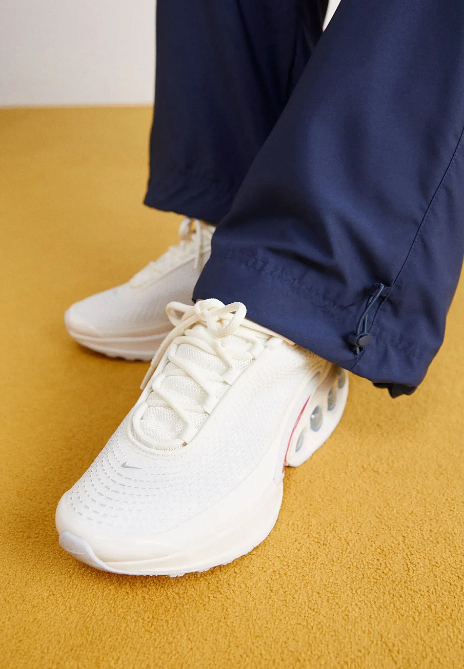 Фото № 2 с приближением к товару «‎AIR MAX DN»