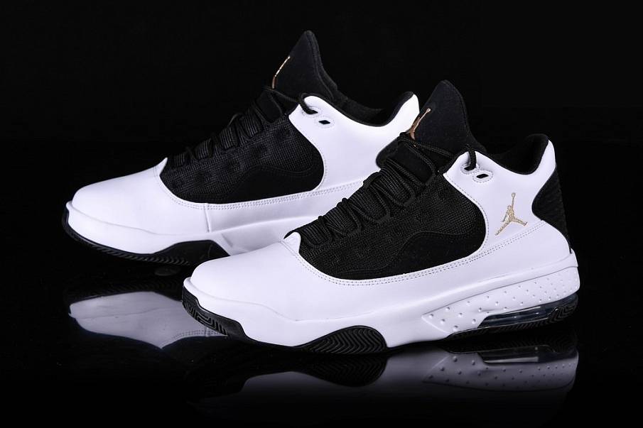 Фото № 2 с приближением к товару «‎Nike Air Jordan Max Aura 2 GS Oreo»