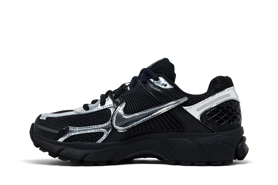Фото № 4 с приближением к товару «‎Nike Women's Air Zoom Vomero 5 Black Metallic Silver»