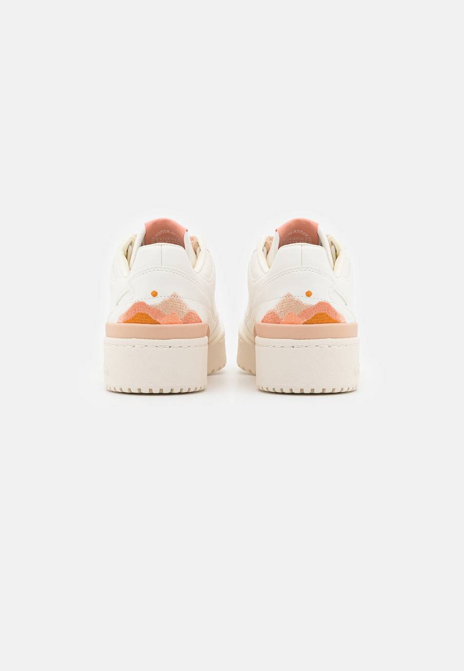 Фото № 4 с приближением к товару «‎Adidas Forum Bold »
