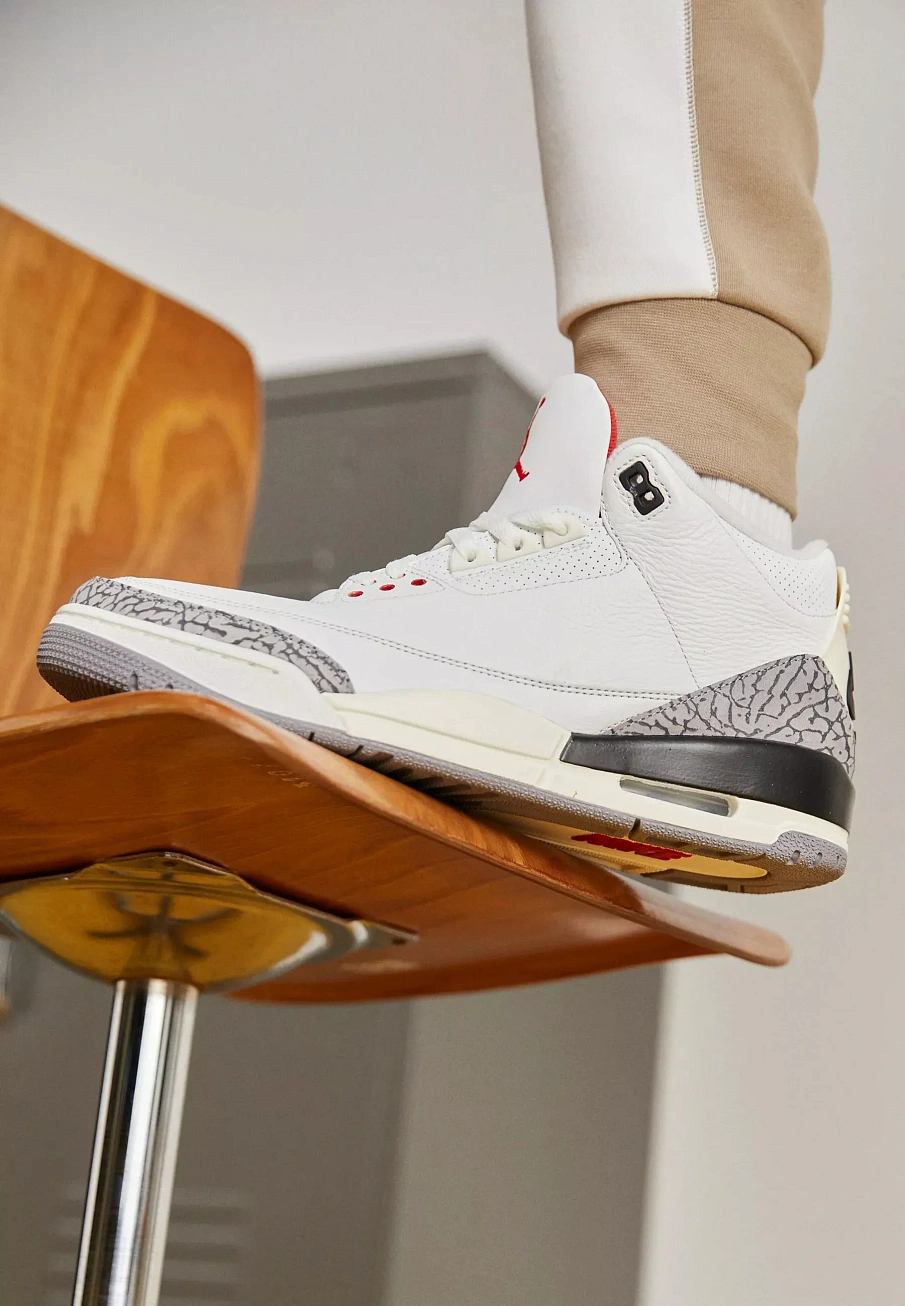 Фото № 3 с приближением к товару «‎AIR JORDAN 3 RETRO»