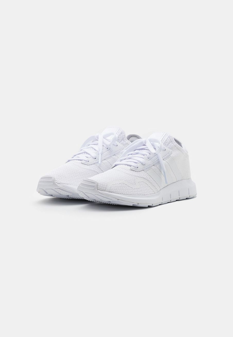 Фото № 2 с приближением к товару «‎Adidas Swift »