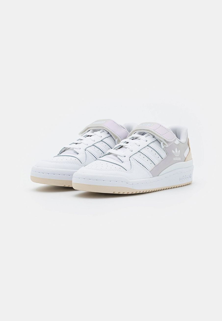 Фото № 3 с приближением к товару «‎Adidas Forum »