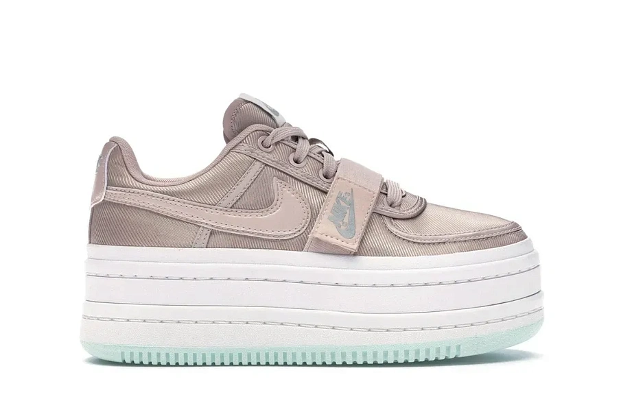 Фото № 1 с приближением к товару «‎Nike Vandal 2K Particle Beige »