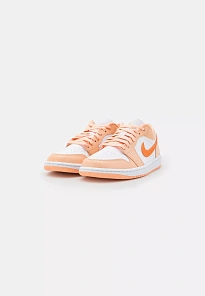 Фото № 4 с приближением к товару «‎AIR JORDAN 1 »