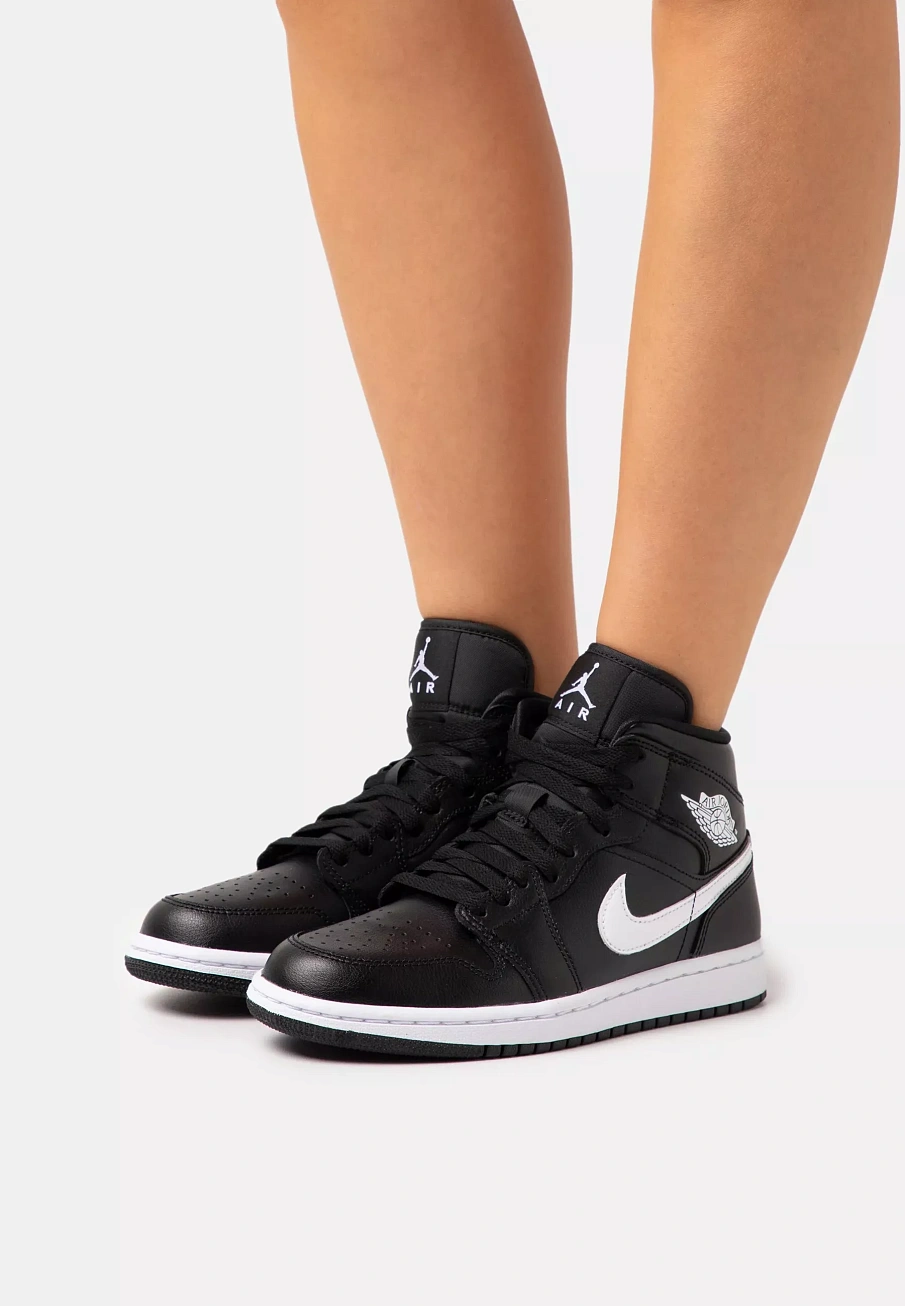 Фото № 1 с приближением к товару «‎WMNS AIR JORDAN 1 MID 365»