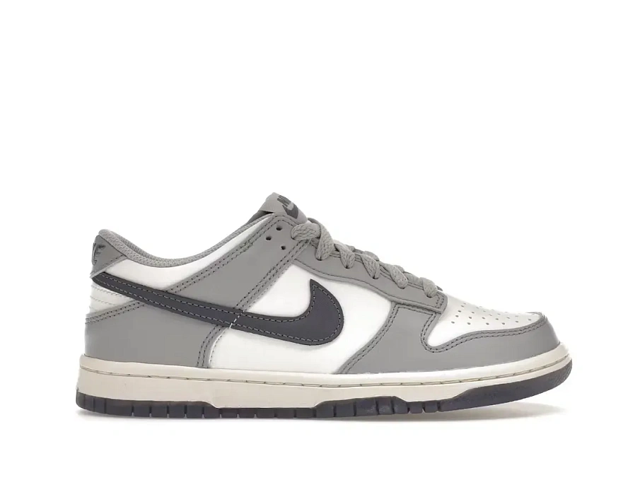 Фото № 1 с приближением к товару «‎Nike Dunk Low»