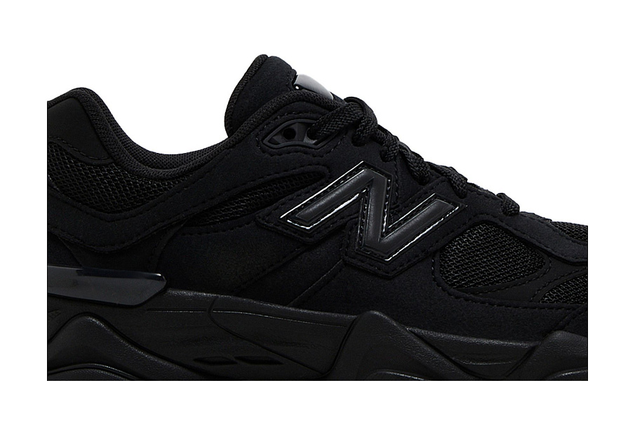 Фото № 3 с приближением к товару «‎New Balance 9060 Big Kid Triple Black Suede»