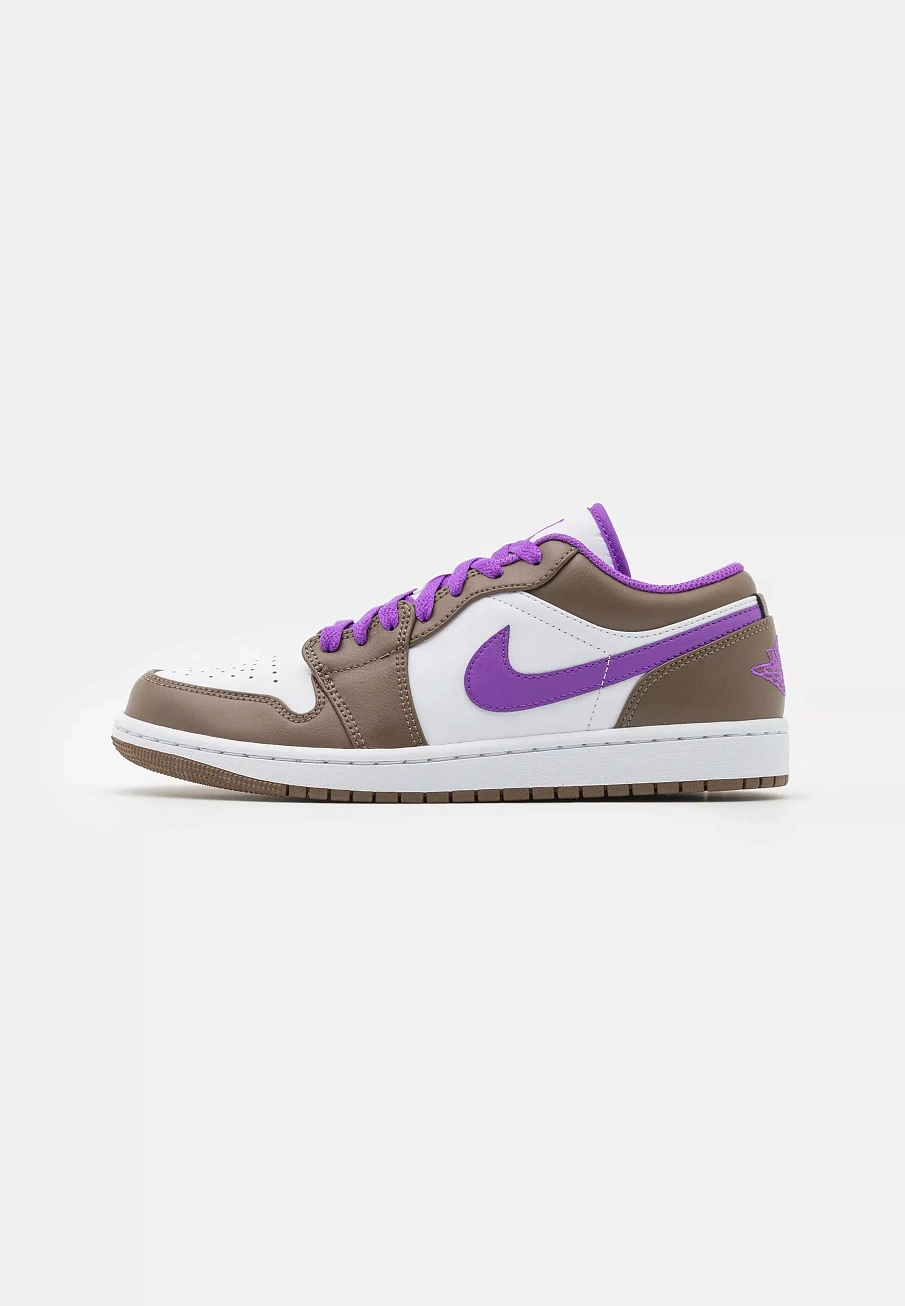 Фото № 1 с приближением к товару «‎AIR JORDAN 1»