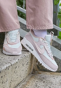 Фото № 4 с приближением к товару «‎W AIR MAX 90 FUTURA»