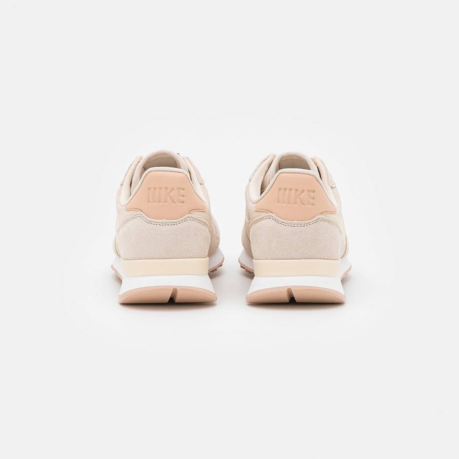 Фото № 3 с приближением к товару «‎Nike Internationalist »