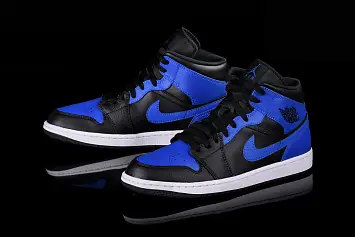 Nike Air Jordan 1 Retro Hyper Royal - 3