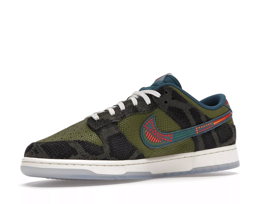 Фото № 3 с приближением к товару «‎Nike Dunk Low Siempre Familia»
