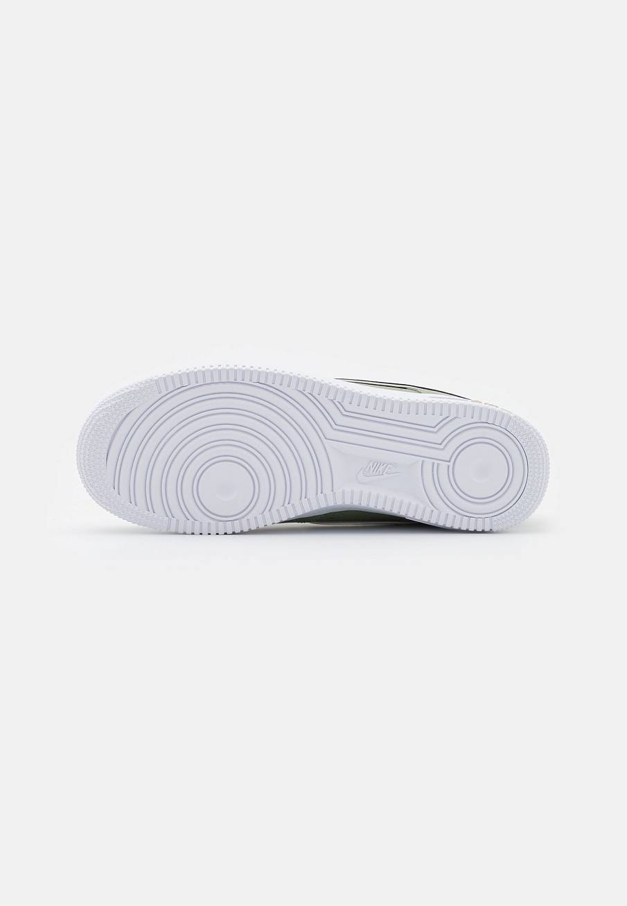 Фото № 5 с приближением к товару «‎Nike Air Force 1 ’07 Lv8 »