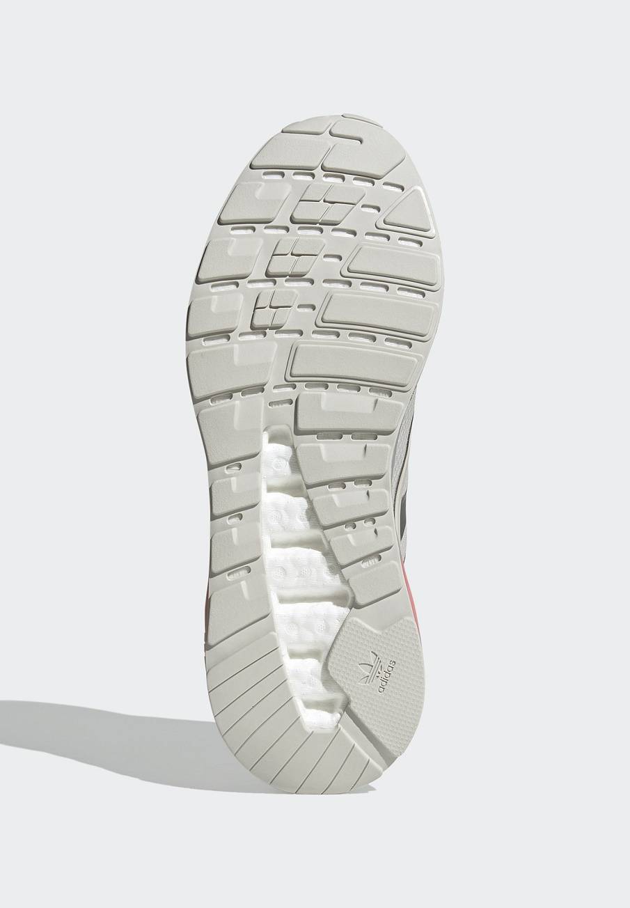 Фото № 5 с приближением к товару «‎Adidas ZX 2K Boost »