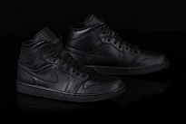 Фото № 2 с приближением к товару «‎Nike Air Jordan 1 Retro Triple»