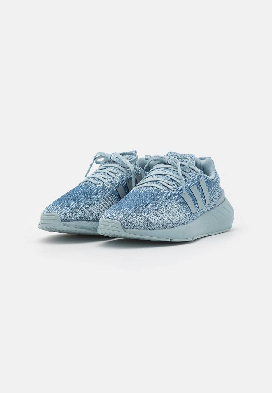Фото № 2 с приближением к товару «‎Adidas Swift 22 »