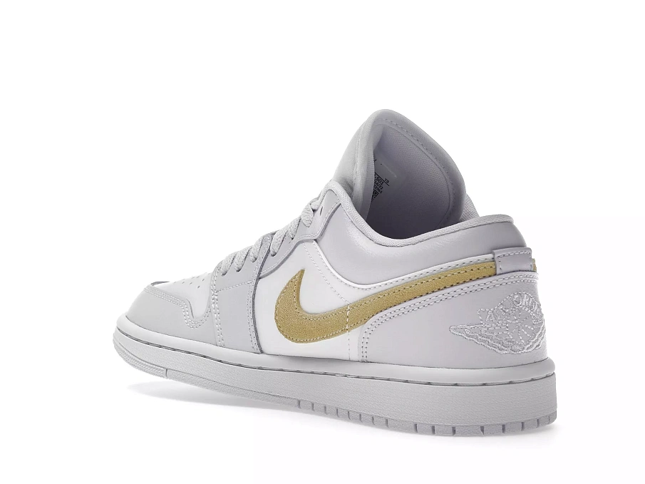 Фото № 4 с приближением к товару «‎Jordan 1 Low Barely Grape »