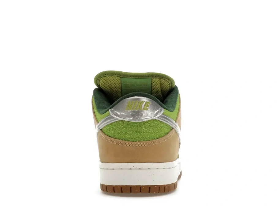 Фото № 4 с приближением к товару «‎Nike SB Dunk Low»