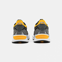 Фото № 3 с приближением к товару «‎Puma Reinvention »