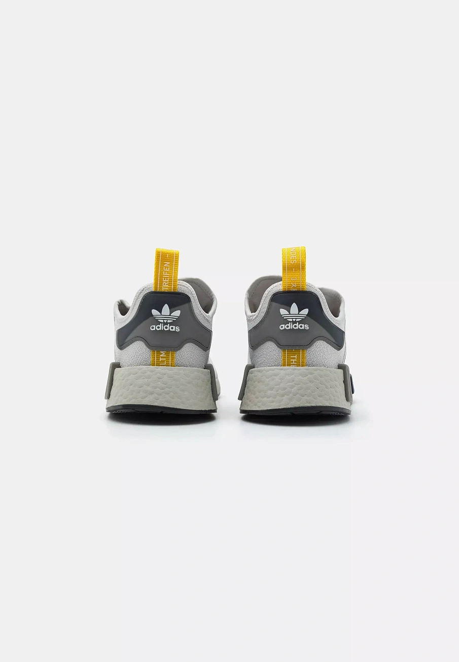 Фото № 4 с приближением к товару «‎NMD_R1 UNISEX»