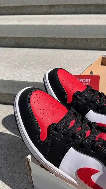 Air Jordan 1 Mid  - 3