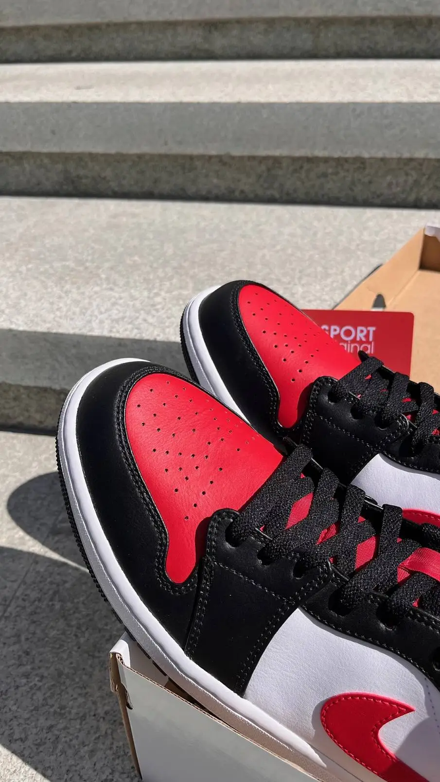 Фото № 3 с приближением к товару «‎Air Jordan 1 Mid (554724-079)»