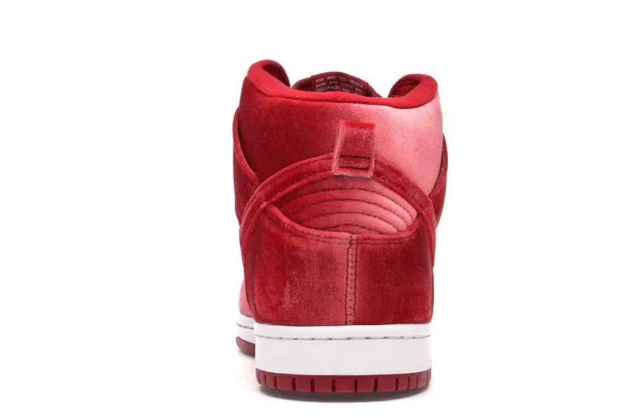 Фото № 4 с приближением к товару «‎Nike SB Dunk High Red Velvet»