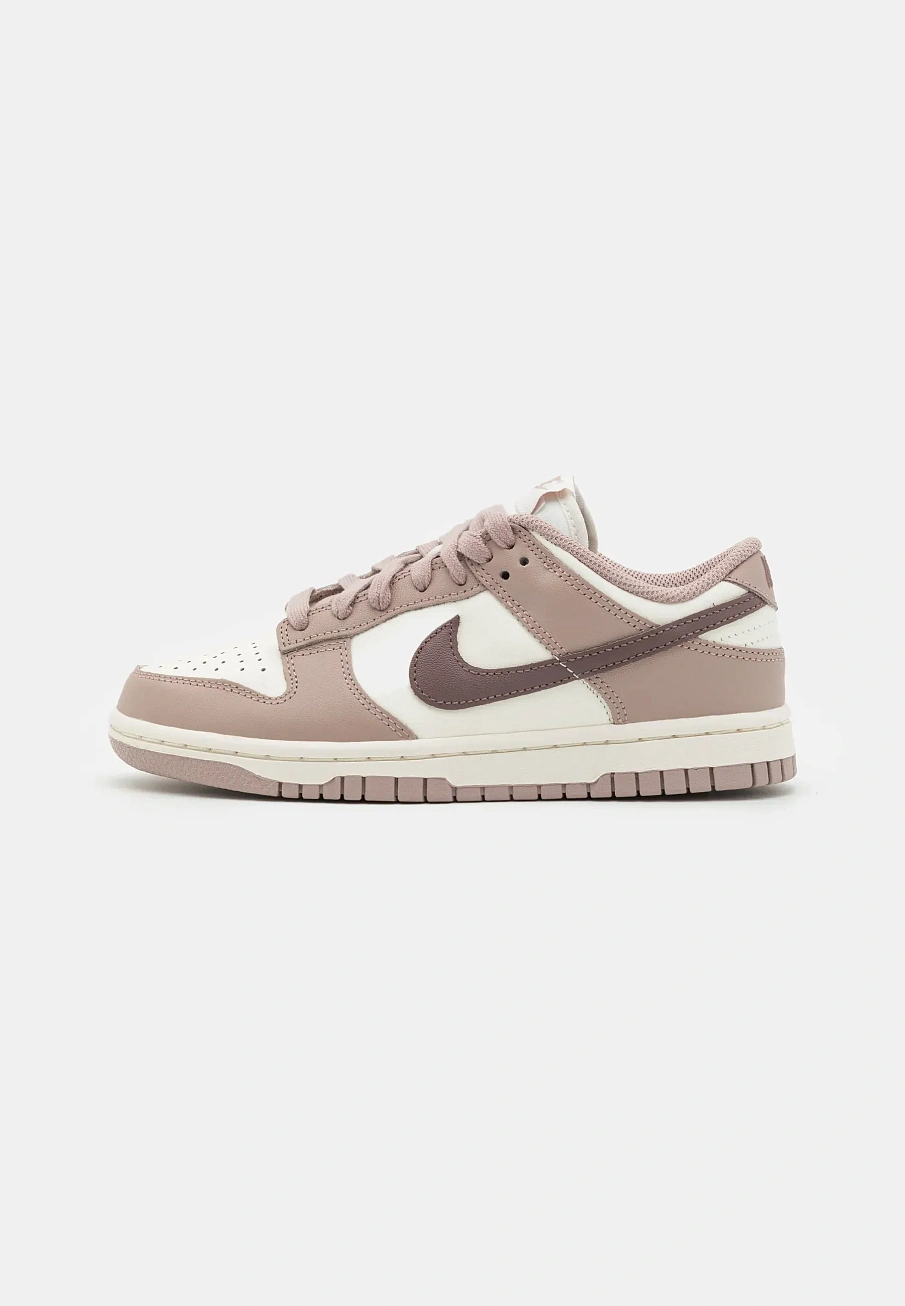 Фото № 1 с приближением к товару «‎DUNK LOW»