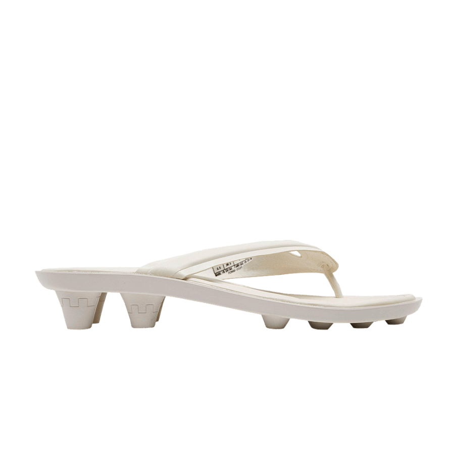 Фото № 1 с приближением к товару «‎Fenty x Puma Women's Cat Cleat Sandal Alpine Snow Gold»