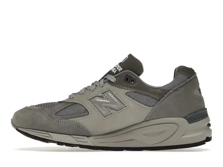 Фото № 3 с приближением к товару «‎New Balance 990v2»
