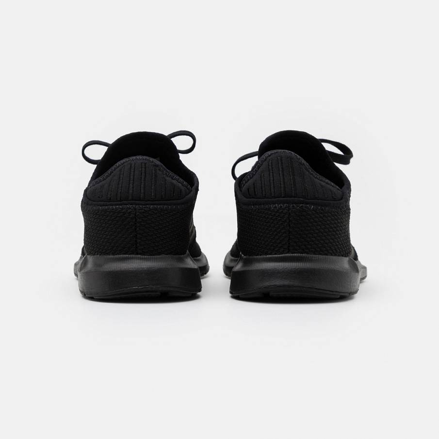Фото № 3 с приближением к товару «‎Adidas Swift »