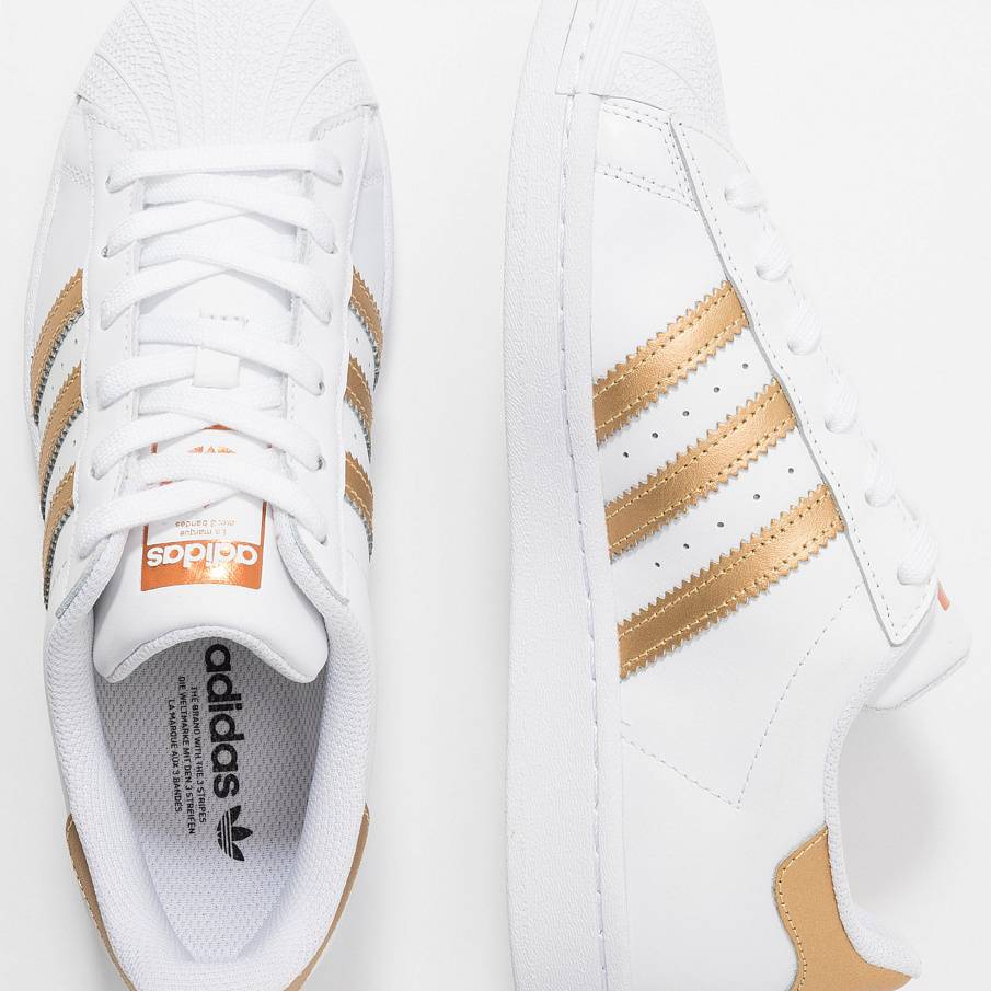 Фото № 4 с приближением к товару «‎Adidas Superstar »