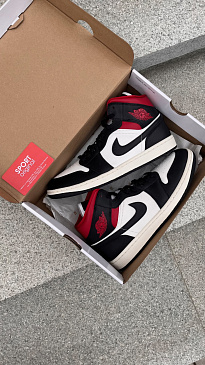 Фото № 2 с приближением к товару «‎AJ 1 Mid Black Gym Red Panda»