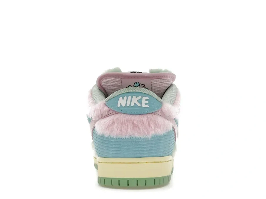 Фото № 4 с приближением к товару «‎Nike SB Dunk Low»