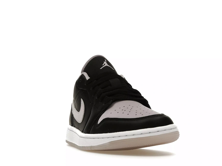 Фото № 1 с приближением к товару «‎Jordan 1 Low SE Black Iced Lilac»