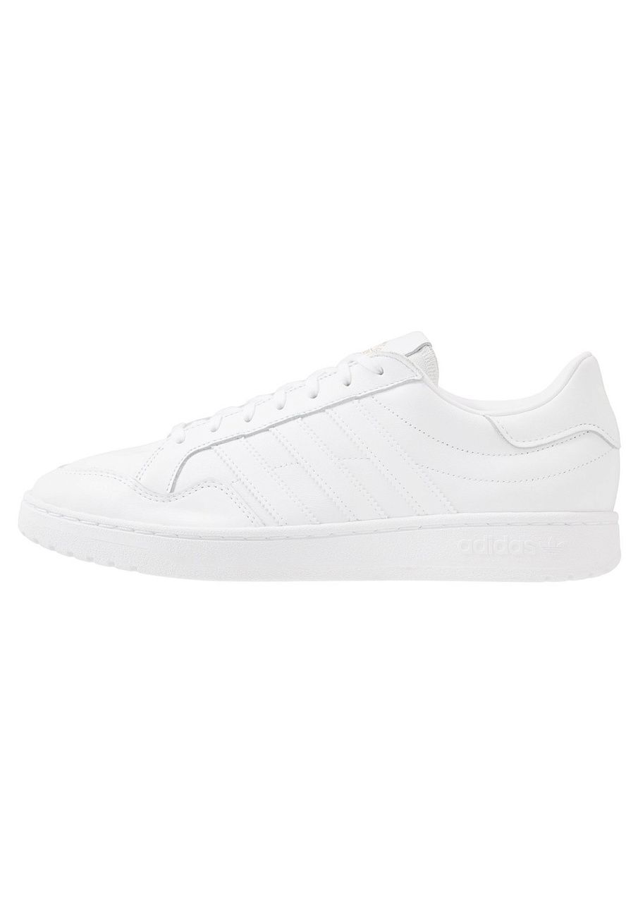 Фото № 1 с приближением к товару «‎Adidas Team Court »