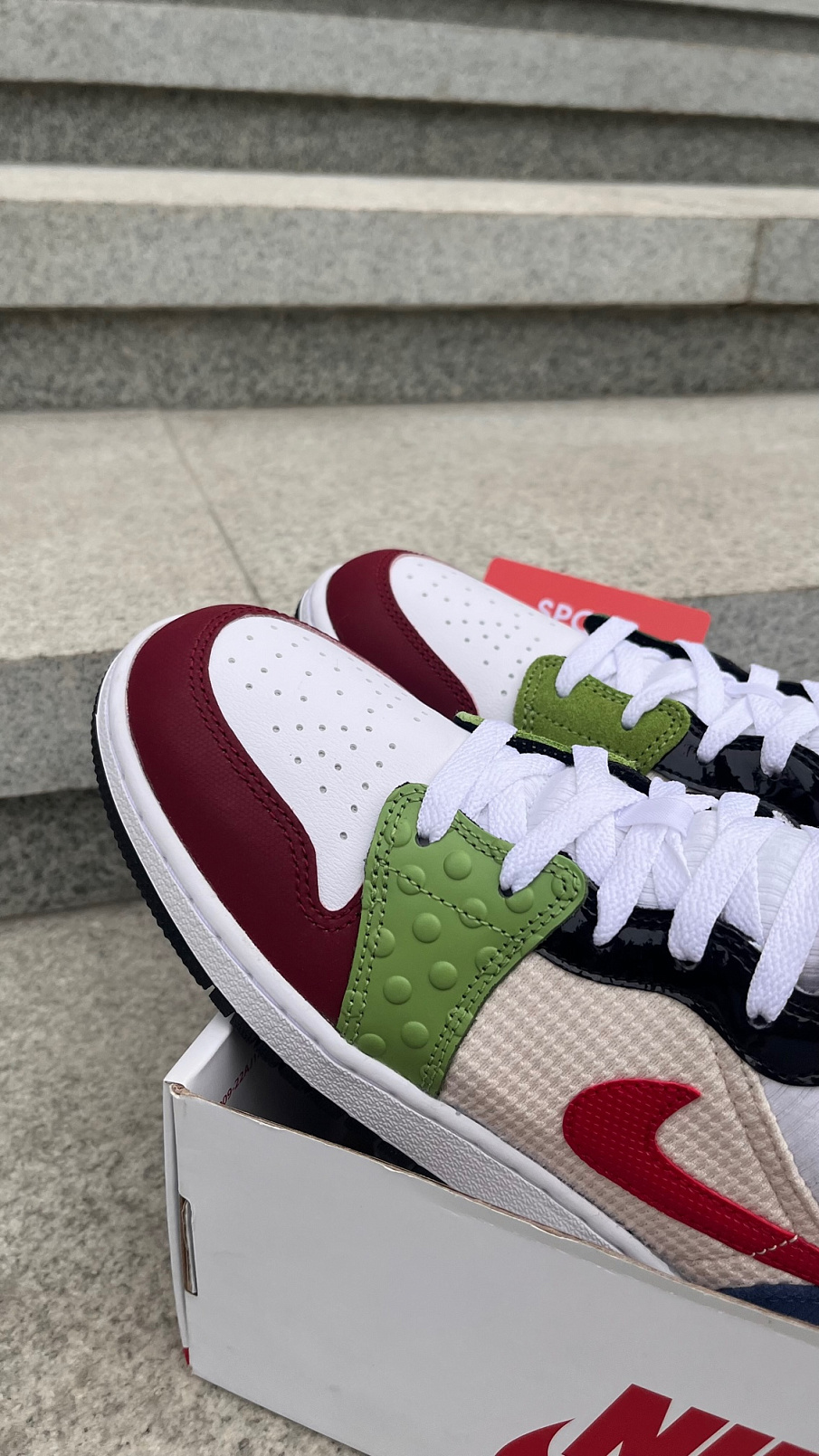 Фото № 2 с приближением к товару «‎Air Jordan 1 Mid SE "Patchwork"»