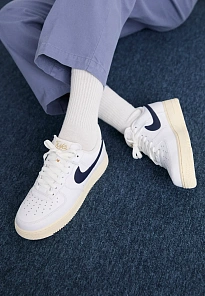 Фото № 2 с приближением к товару «‎AIR FORCE 1 07 FLYEASE»
