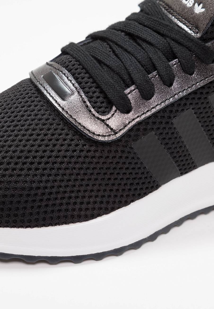 Фото № 3 с приближением к товару «‎Adidas U_path X Shoes »