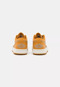 Фото № 3 с приближением к товару «‎AIR JORDAN 1 »