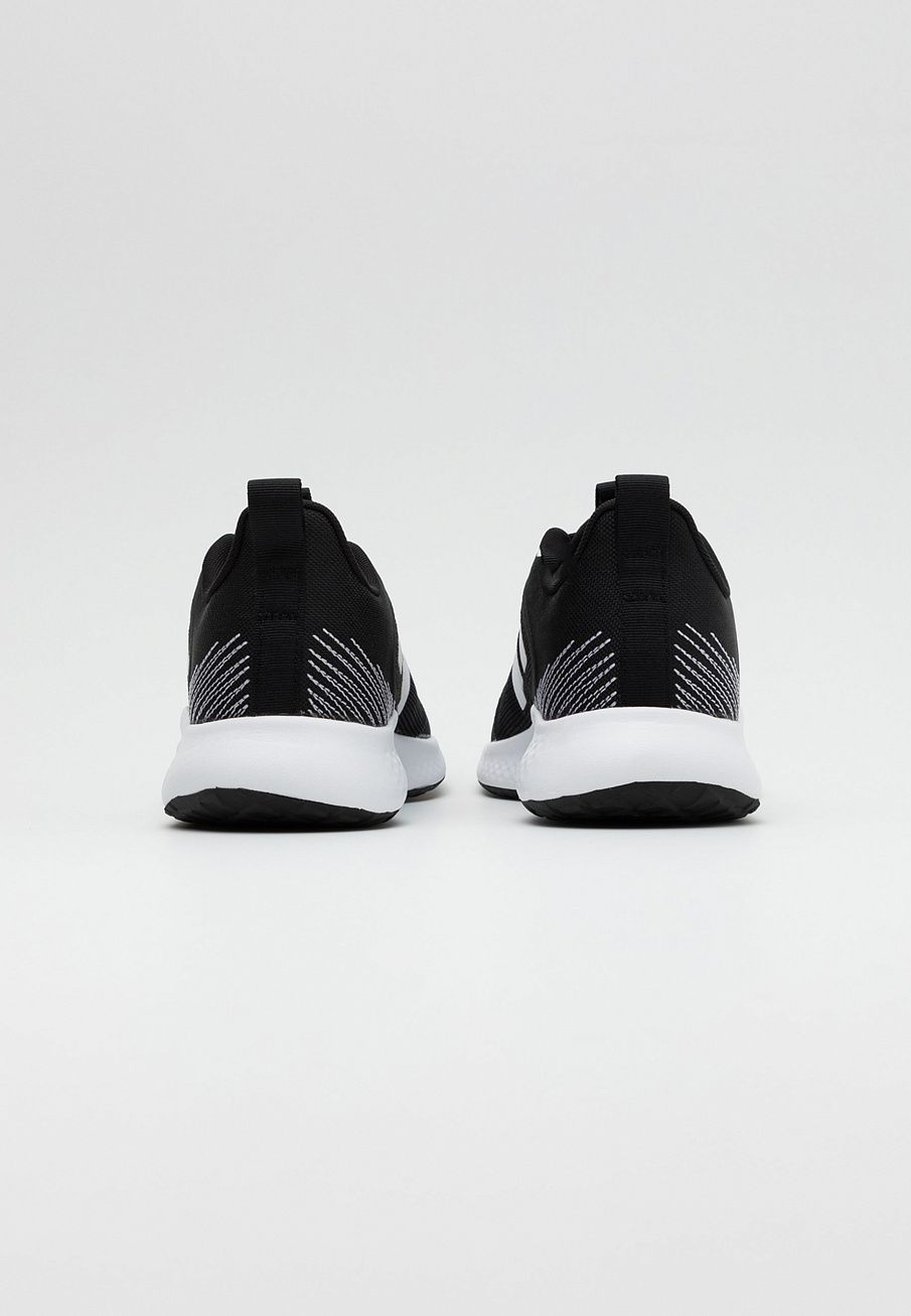 Фото № 3 с приближением к товару «‎Adidas Fluidstreet»