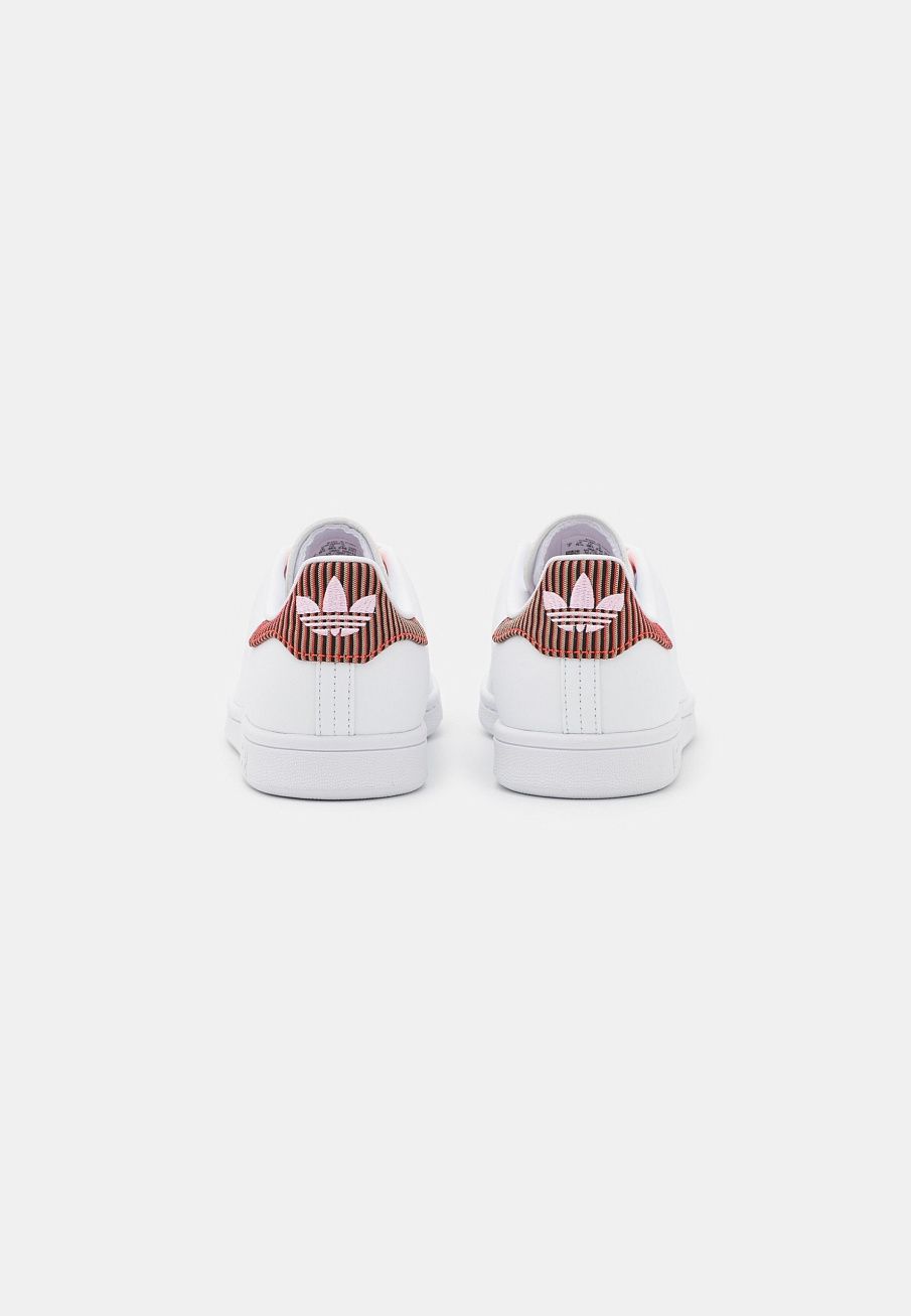 Фото № 4 с приближением к товару «‎Adidas Stan Smith »