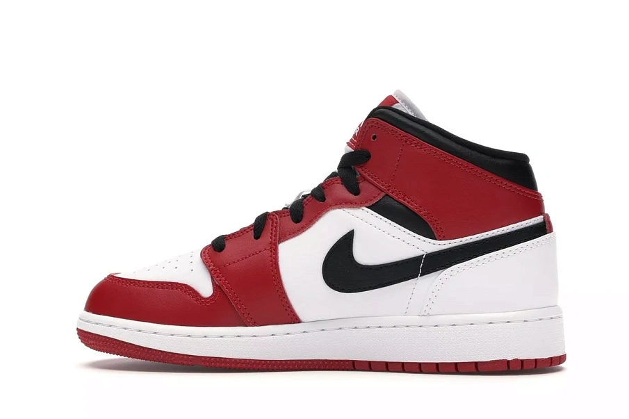 Фото № 2 с приближением к товару «‎Jordan 1 Mid Chicago (2020) »