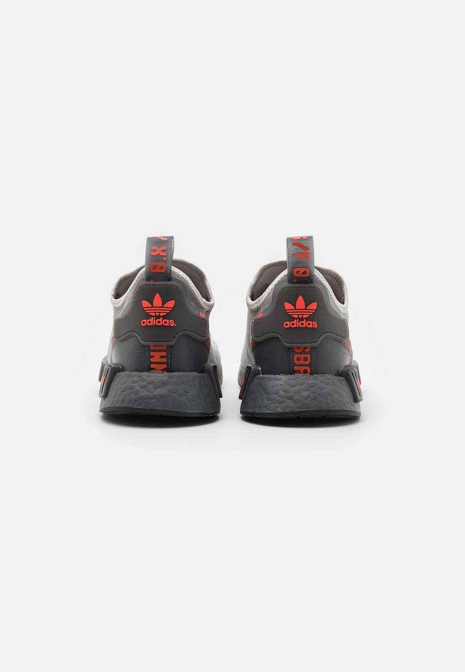 Фото № 3 с приближением к товару «‎Adidas Nmd_r1 Speedlines »