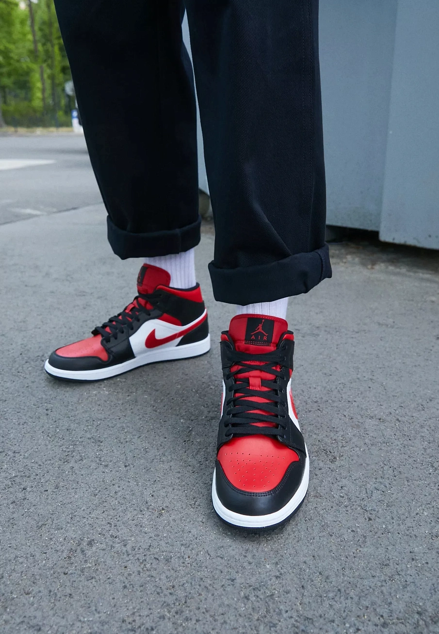 Фото № 1 с приближением к товару «‎AIR JORDAN 1 MID»