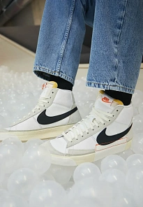 Фото № 2 с приближением к товару «‎BLAZER MID 77 PRO CLUB»