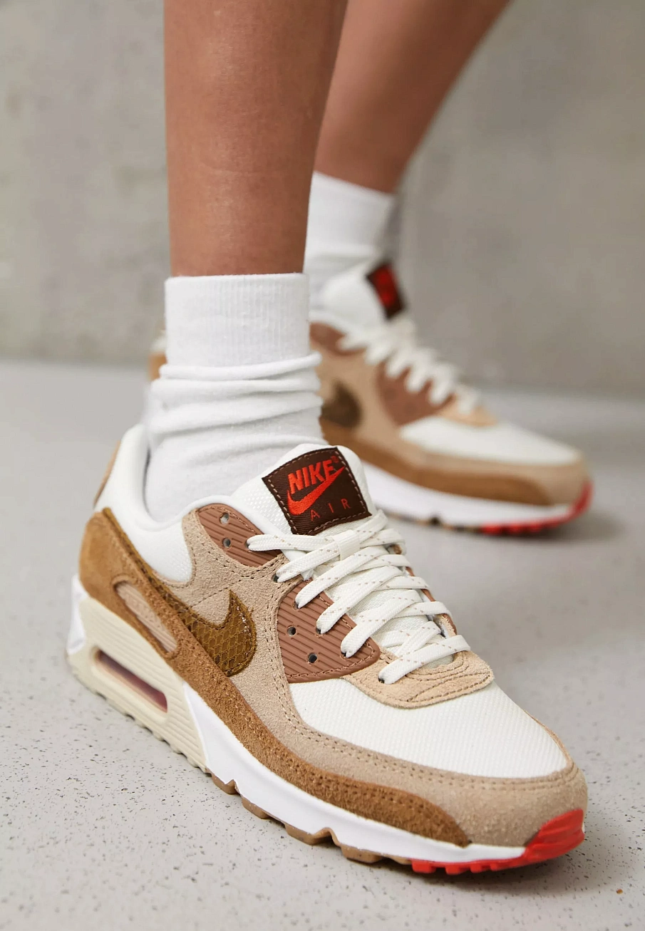 Фото № 3 с приближением к товару «‎AIR MAX 90 SE »